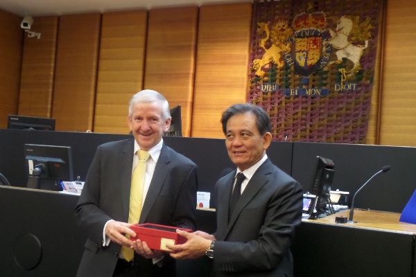 judge-dive-with-judge-with-chief-justice-veerapol-tungsuwan His Honour Judge Roger Dive, Senior Judge of the Drug Court of NSW, with Chief Justice Veerapol Tungsuwan of the Supreme Court of Thailand, at the Parramatta Drug Court on Friday, 4 August 2017
